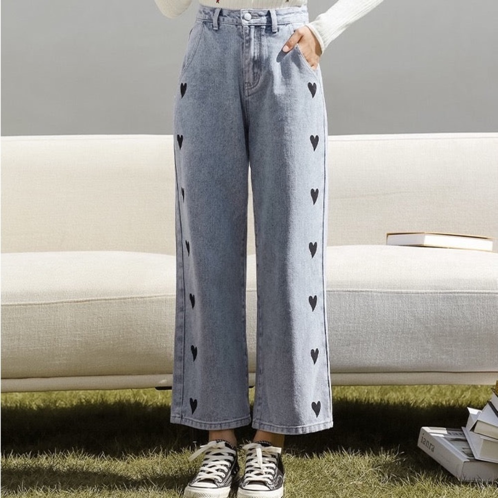 Embroidered Heart Jeans - Picture 2 of 4